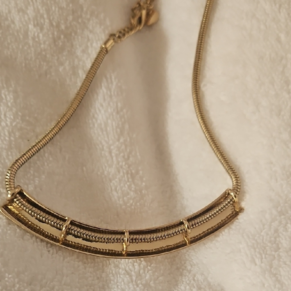 Elegant Gold Necklace for Women - Picture 3 of 4